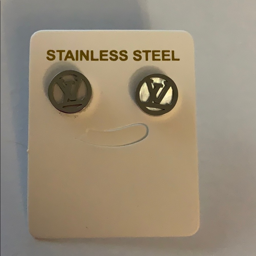 Lv stud earrings
